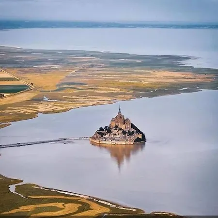 Au Mont Chez Vous #jacuzzi Et Vue Mont-st-michel# Tatil Evi Huisnes-sur-Mer